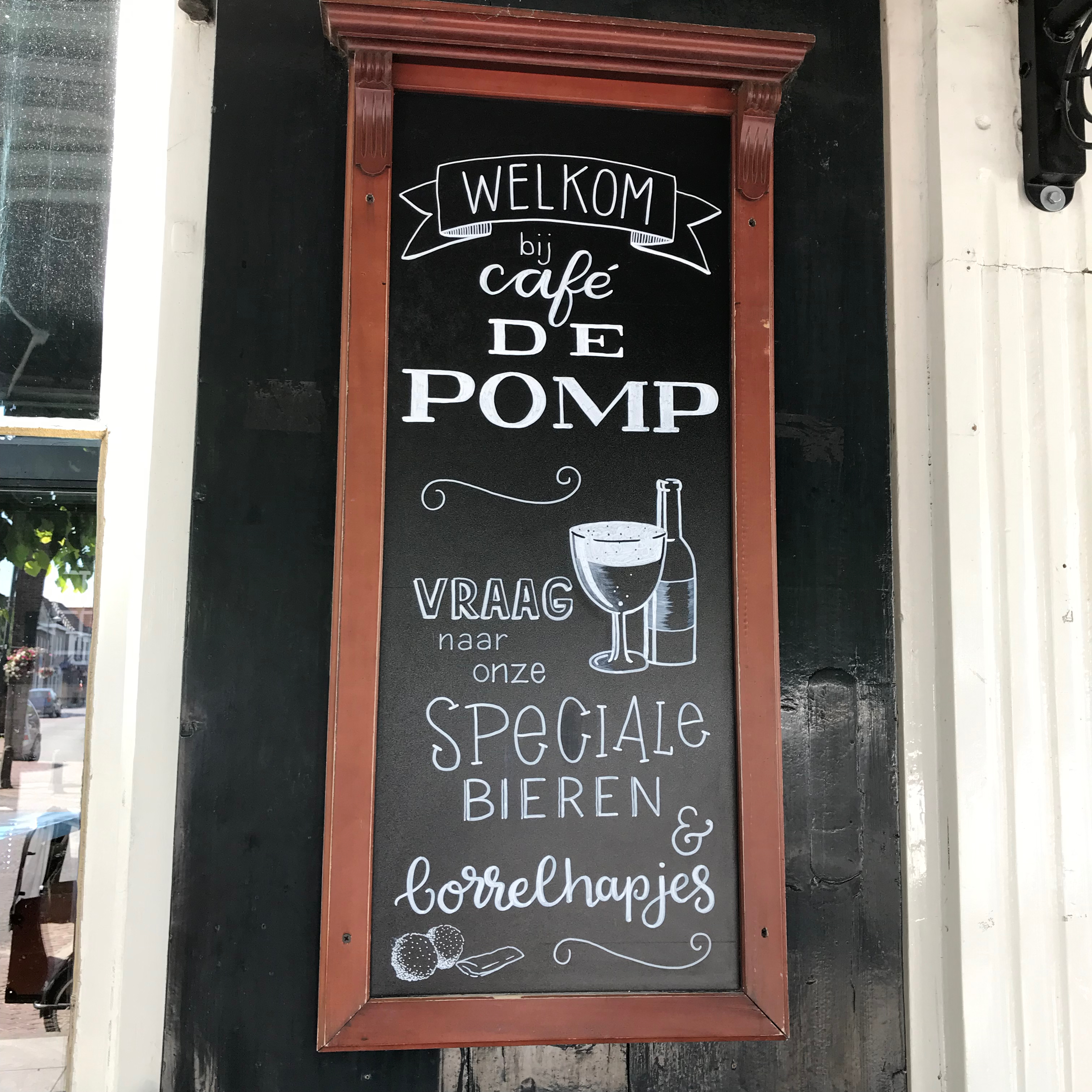 Cafe de Pomp krijtbord